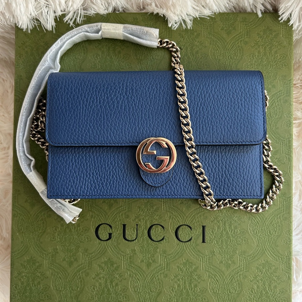 NWOT Gucci Leather Interlocking GG Chain Wallet Caspian Blue